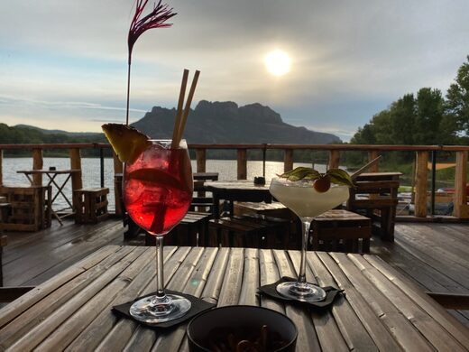 L’Ilot Bar : Un cadre d’exception pour vos repas de groupe dans le Var