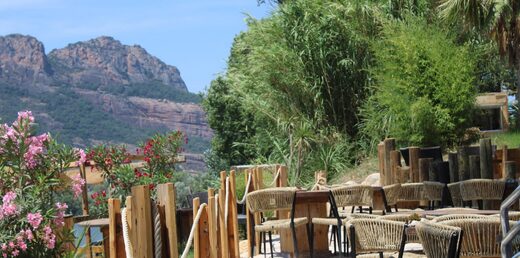 L’Ilot Bar : Une Expérience Lounge Unique sur le Lac Perrin