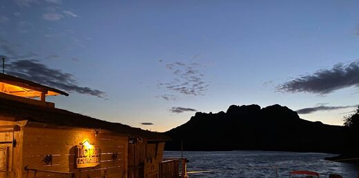 L’Ilot Bar : Une Expérience Lounge Unique sur le Lac Perrin